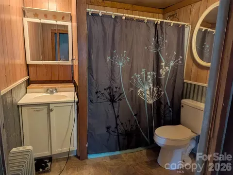 Bath - 1920 Thickety Rd, Clyde, NC 28721 photo 1 of 1