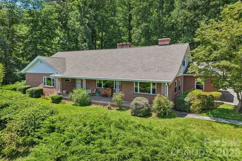 1404 Valmont Dr, Hendersonville, NC 28791