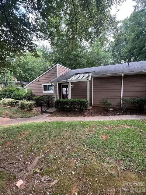 1050 Sardis Cove Dr, Charlotte, NC 28270