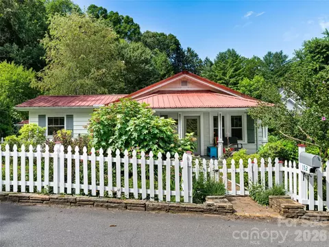 152 E Marshall St, Waynesville, NC 28786