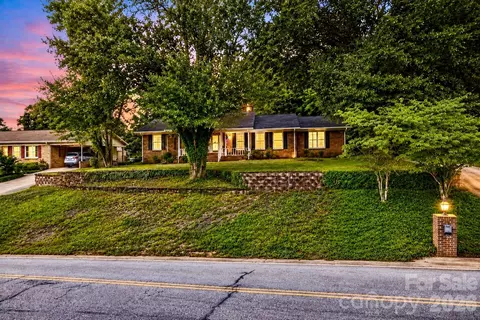 1756 12th Street Nw Dr NW, Hickory, NC 28601