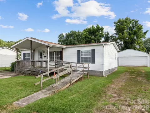 39 Spruce St, Waynesville, NC 28786
