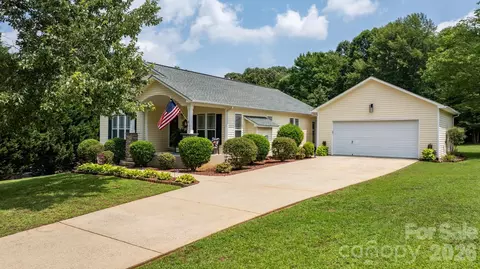 161 Winding Cedar Dr, Statesville, NC 28677