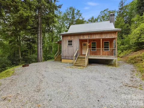 261 Yonah Dr, Maggie Valley, NC 28751