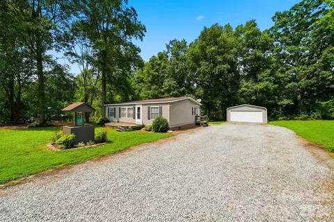 Exterior - 2932 Loop Rd, Lincolnton, NC 28092 photo 3 of 4