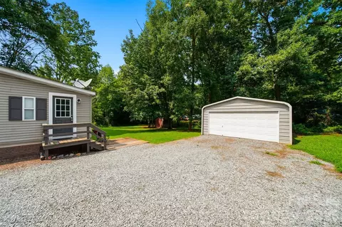 Exterior - 2932 Loop Rd, Lincolnton, NC 28092 photo 2 of 4