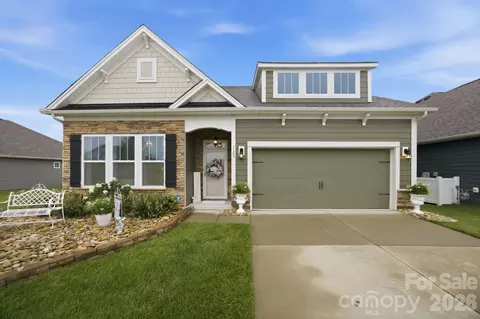 123 Cup Chase Dr, Mooresville, NC 28115