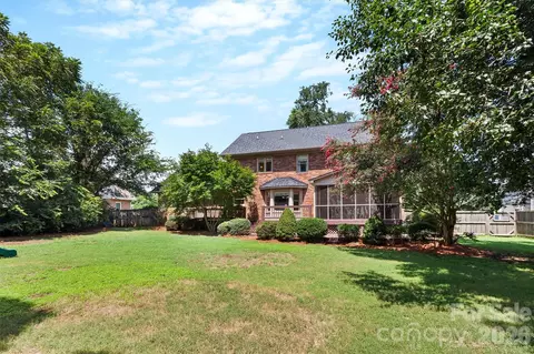 8601 Middleton Cir, Harrisburg, NC 28075