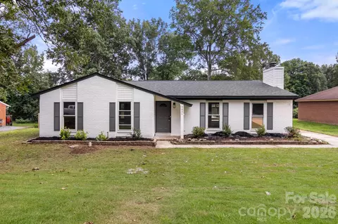 9006 Trailhead Ct, Charlotte, NC 28227