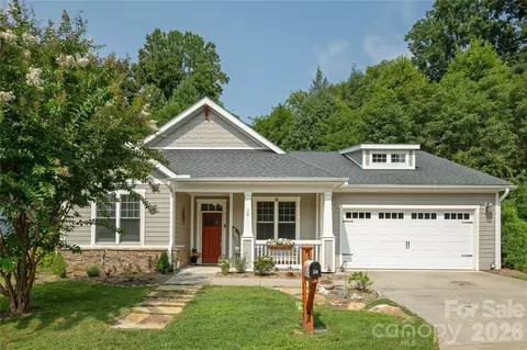 38 Pinebrook Club Dr, Asheville, NC 28804