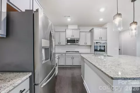 Kitchen - 445 Hudson Pl, Davidson, NC 28036 photo 4 of 4