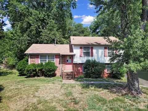 6010 Red Carriage Ln, Charlotte, NC 28212
