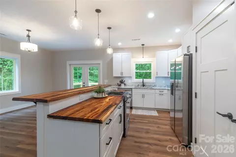 Kitchen - 79 Midway 22 Dr #22, Sylva, NC 28779 photo 2 of 2