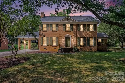 4221 Bridgewood Ln, Charlotte, NC 28226