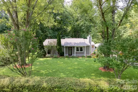 121 Wicklow Dr, Asheville, NC 28806
