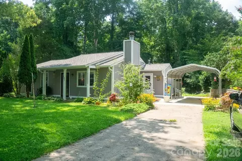 121 Wicklow Dr, Asheville, NC 28806