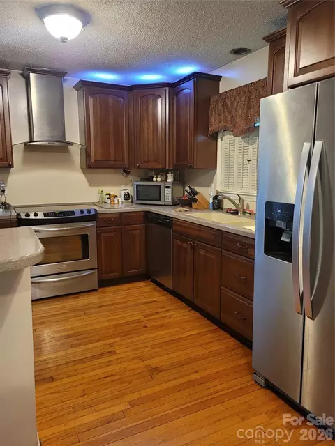 Kitchen - 3745 Windhaven Nw Dr NW, Conover, NC 28613 photo 3 of 3