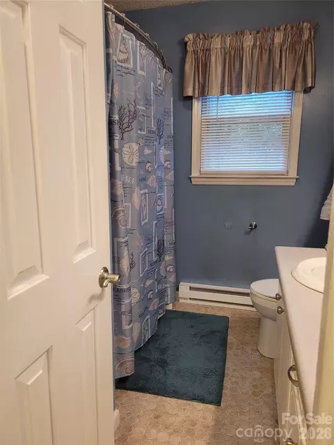 Bath - 3745 Windhaven Nw Dr NW, Conover, NC 28613 photo 1 of 1