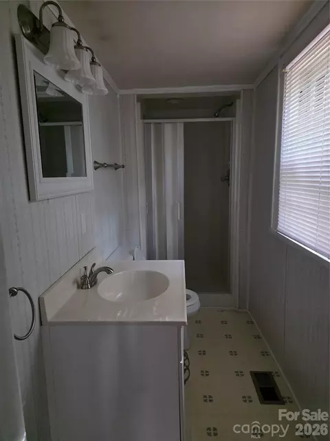 Bath - Undisclosed, Monroe, NC 28112 photo 1 of 2