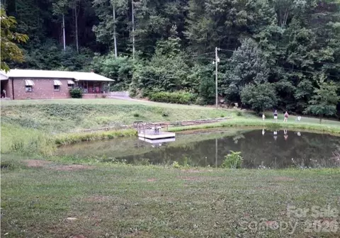 1755 F M Mclean Pl, Lenoir, NC 28645