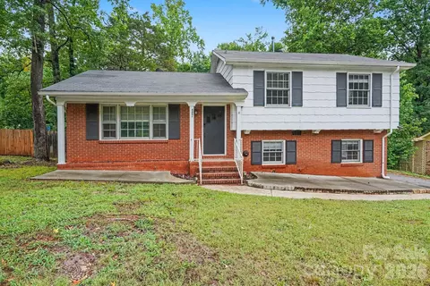 6601 Lynfield Dr, Charlotte, NC 28212