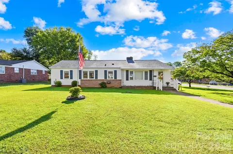 1000 Radio Rd, Statesville, NC 28677