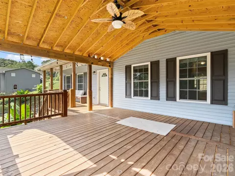 Exterior - 133 Shadow Oak Ln, Clyde, NC 28721 photo 4 of 6