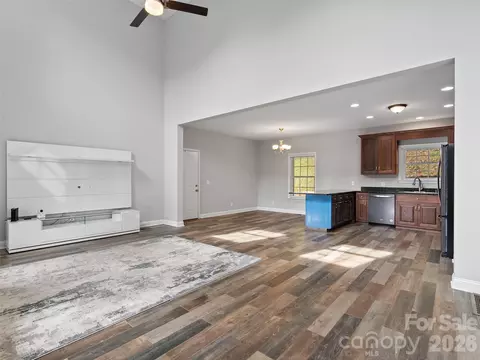 Living - 133 Shadow Oak Ln, Clyde, NC 28721 photo 4 of 5