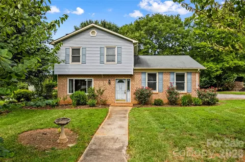 603 Colonial Dr, Statesville, NC 28625