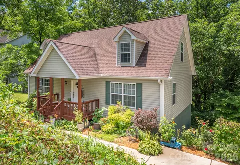 10 E Rolling Acres Dr, Weaverville, NC 28787