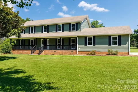 1560 Meadowdale Rd, Rock Hill, SC 29732