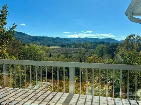 1870 Riverview Ct, Hendersonville, NC 28739