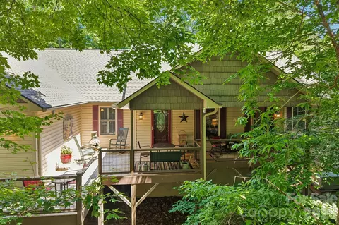 25 Arnie Dr, Etowah, NC 28729
