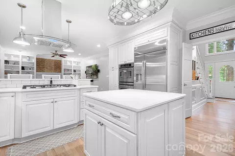 Kitchen - 7048 Mariners Ct, Tega Cay, SC 29708 photo 5 of 6