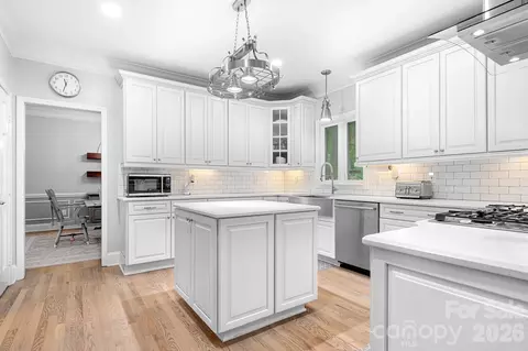 Kitchen - 7048 Mariners Ct, Tega Cay, SC 29708 photo 2 of 6