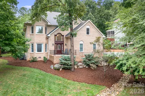 Exterior - 7048 Mariners Ct, Tega Cay, SC 29708 photo 2 of 11