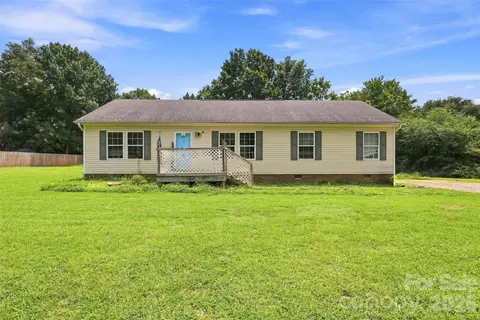 121 Pine State Rd, Troutman, NC 28166