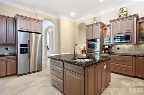 Kitchen - 20124 Bascom Ridge Dr, Cornelius, NC 28031 photo 3 of 4