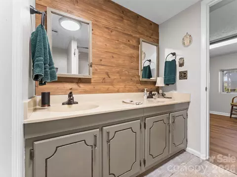 Bath - 32 Uloque Ct, Brevard, NC 28712 photo 1 of 5