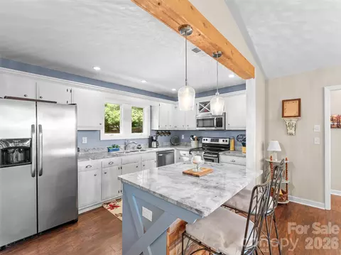 Kitchen - 32 Uloque Ct, Brevard, NC 28712 photo 2 of 4
