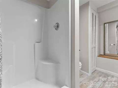 Bath - 32 Uloque Ct, Brevard, NC 28712 photo 5 of 5