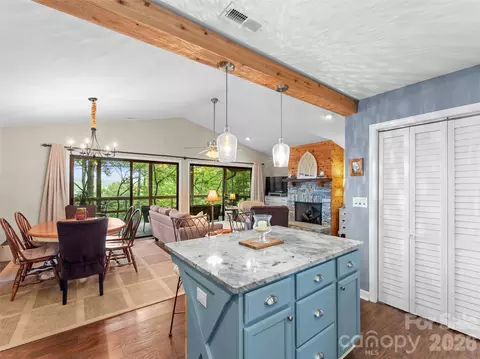Kitchen - 32 Uloque Ct, Brevard, NC 28712 photo 4 of 4