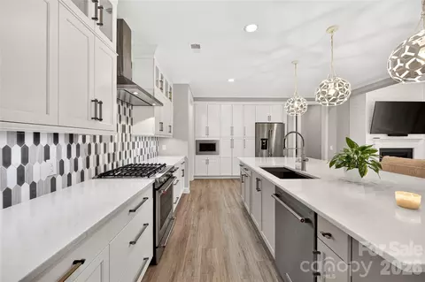 Kitchen - 4008 Persimmon Rd, Lancaster, SC 29720 photo 5 of 7
