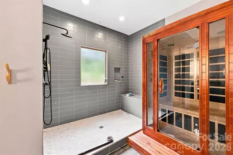 Bath - 3242 Cornwell Dr, Morganton, NC 28655 photo 4 of 4