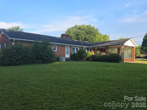 Exterior - 401 S Hickory St, Pageland, SC 29728 photo 1 of 3
