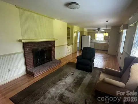 Living - 401 S Hickory St, Pageland, SC 29728 photo 2 of 5