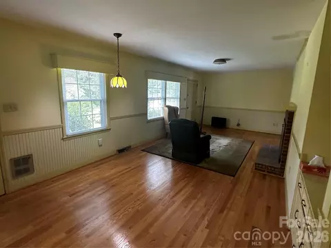 Living - 401 S Hickory St, Pageland, SC 29728 photo 1 of 5