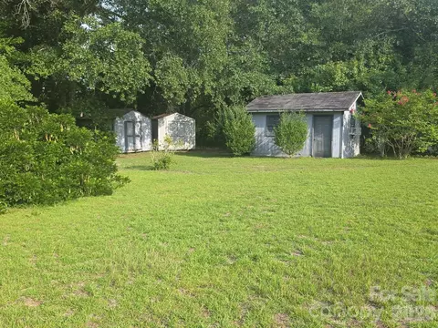 Exterior - 401 S Hickory St, Pageland, SC 29728 photo 2 of 3