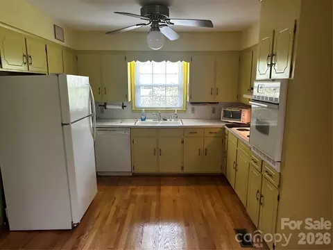 Kitchen - 401 S Hickory St, Pageland, SC 29728 photo 1 of 1