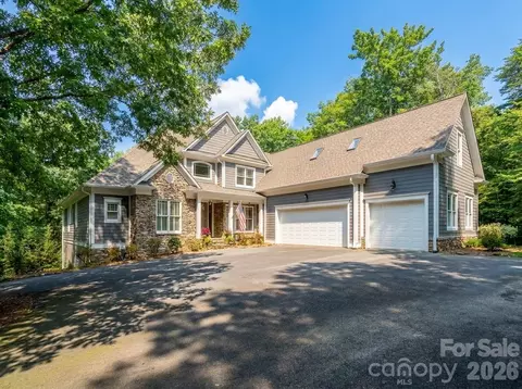 1820 Southpoint Ln, New London, NC 28127